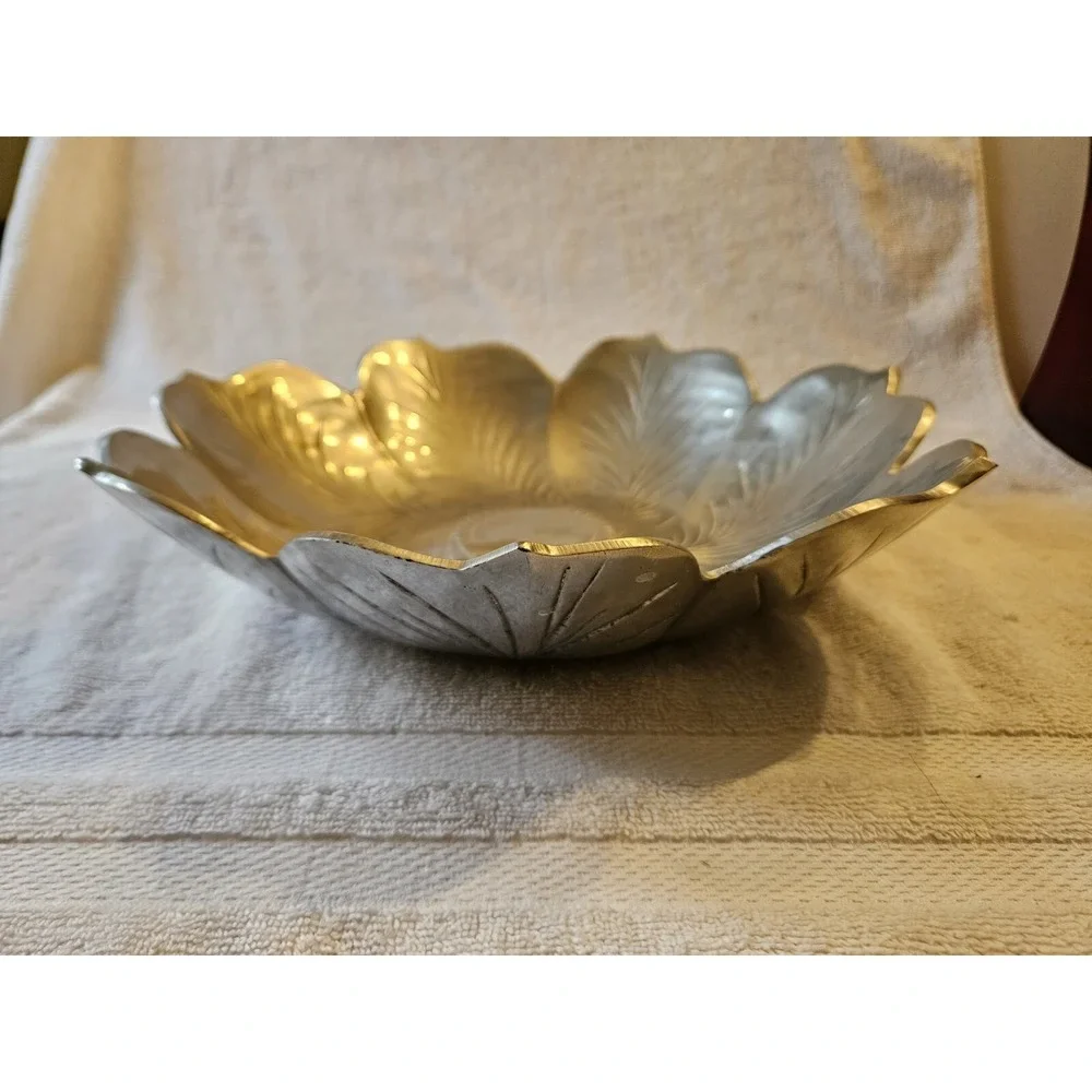 VTG Heavy Decorative Aluminum Flower-shape Bowl‎ Made in India 12 Inch